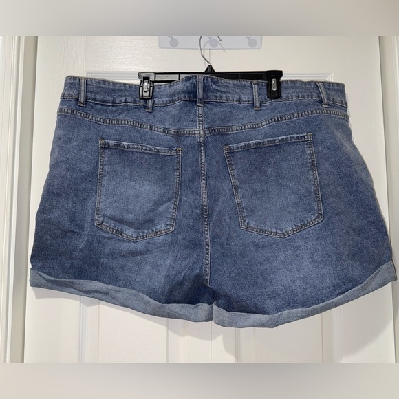 Bloomchic Denim plus size Women's Shorts. Size 26. GUC. - Picture 2 of 6